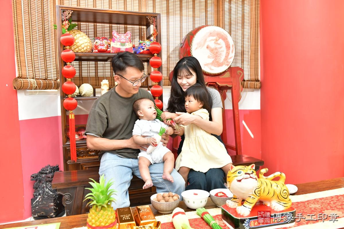 傳家手工印章高雄店、剃頭、滿月、剃胎毛、剃頭十禮、小恩寶寶、高雄市、拍照、生日快樂 傳家手工印章高雄店、剃頭、滿月、剃胎毛、剃頭十禮、小恩寶寶、高雄市、拍照、生日快樂