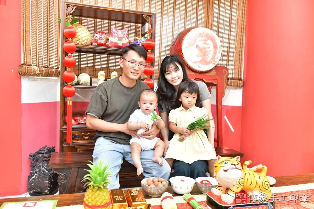 傳家手工印章高雄店、剃頭、滿月、剃胎毛、剃頭十禮、小恩寶寶、高雄市、拍照、生日快樂 傳家手工印章高雄店、剃頭、滿月、剃胎毛、剃頭十禮、小恩寶寶、高雄市、拍照、生日快樂