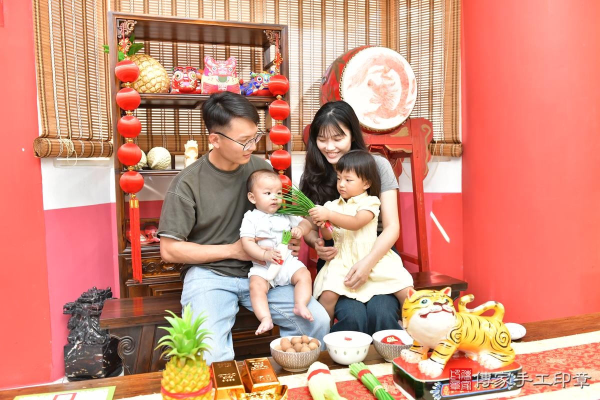 傳家手工印章高雄店、剃頭、滿月、剃胎毛、剃頭十禮、小恩寶寶、高雄市、拍照、生日快樂 傳家手工印章高雄店、剃頭、滿月、剃胎毛、剃頭十禮、小恩寶寶、高雄市、拍照、生日快樂