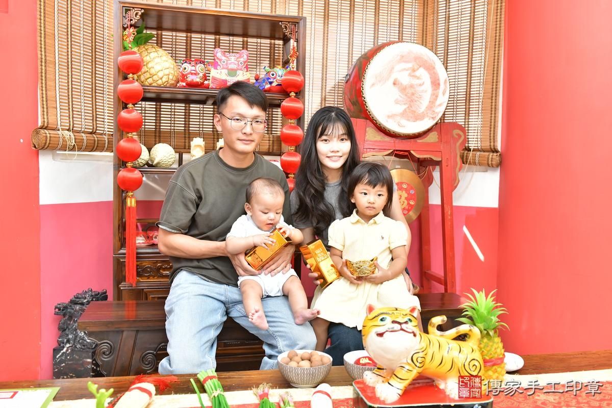 傳家手工印章高雄店、剃頭、滿月、剃胎毛、剃頭十禮、小恩寶寶、高雄市、拍照、生日快樂 傳家手工印章高雄店、剃頭、滿月、剃胎毛、剃頭十禮、小恩寶寶、高雄市、拍照、生日快樂