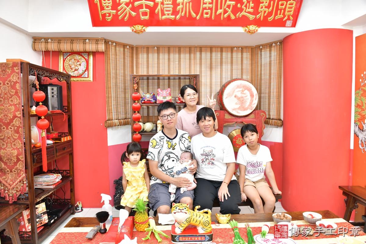 傳家手工印章高雄店、剃頭、滿月、剃胎毛、剃頭十禮、小義寶寶、高雄市、拍照、生日快樂 傳家手工印章高雄店、剃頭、滿月、剃胎毛、剃頭十禮、小義寶寶、高雄市、拍照、生日快樂