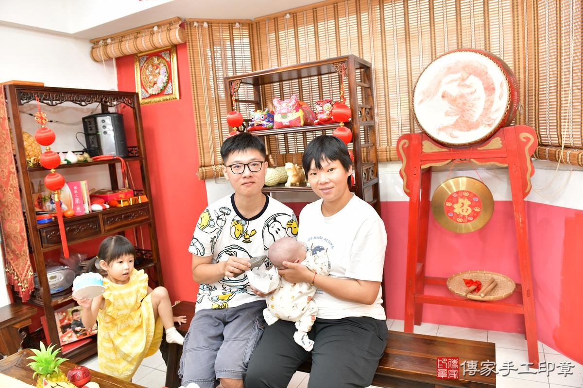 傳家手工印章高雄店、剃頭、滿月、剃胎毛、剃頭十禮、小義寶寶、高雄市、拍照、生日快樂 傳家手工印章高雄店、剃頭、滿月、剃胎毛、剃頭十禮、小義寶寶、高雄市、拍照、生日快樂