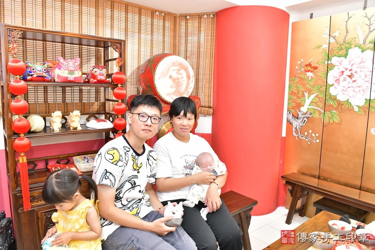 傳家手工印章高雄店、剃頭、滿月、剃胎毛、剃頭十禮、小義寶寶、高雄市、拍照、生日快樂 傳家手工印章高雄店、剃頭、滿月、剃胎毛、剃頭十禮、小義寶寶、高雄市、拍照、生日快樂