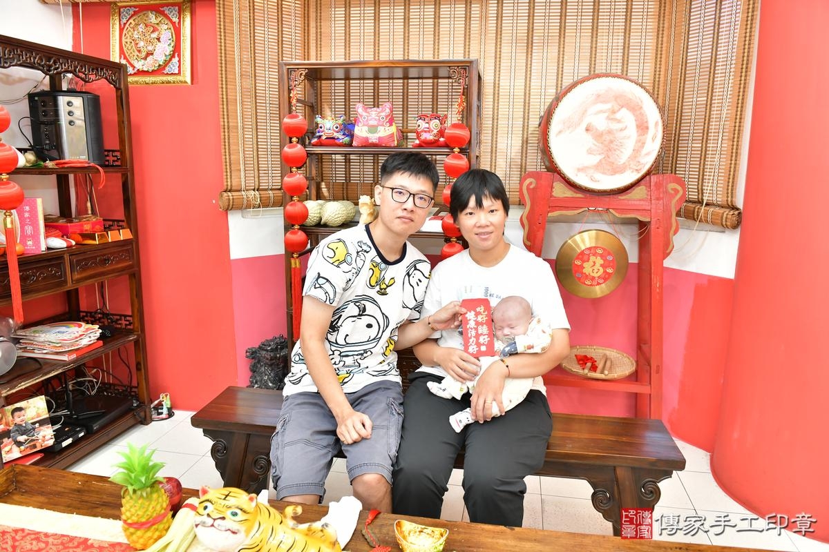 傳家手工印章高雄店、剃頭、滿月、剃胎毛、剃頭十禮、小義寶寶、高雄市、拍照、生日快樂 傳家手工印章高雄店、剃頭、滿月、剃胎毛、剃頭十禮、小義寶寶、高雄市、拍照、生日快樂