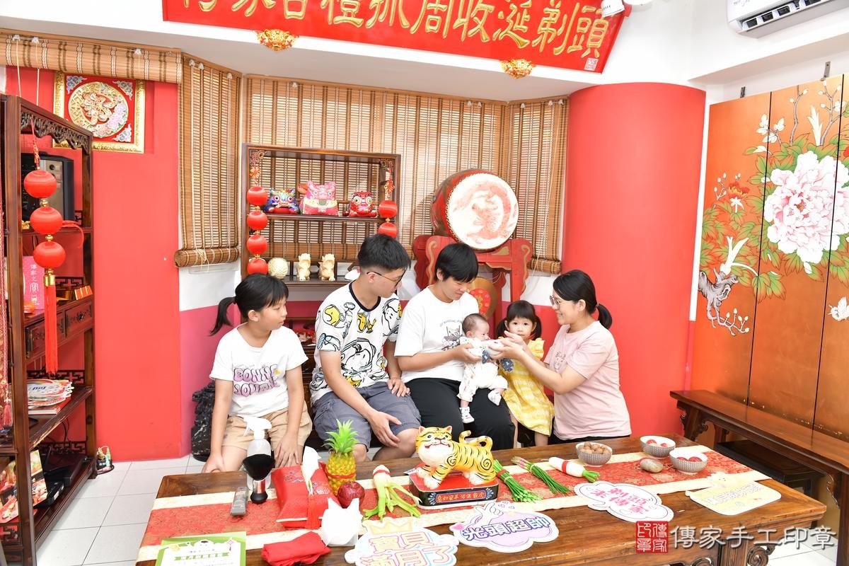 傳家手工印章高雄店、剃頭、滿月、剃胎毛、剃頭十禮、小義寶寶、高雄市、拍照、生日快樂 傳家手工印章高雄店、剃頭、滿月、剃胎毛、剃頭十禮、小義寶寶、高雄市、拍照、生日快樂