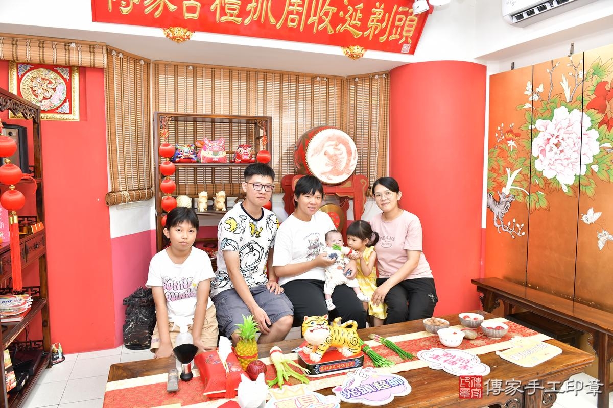 傳家手工印章高雄店、剃頭、滿月、剃胎毛、剃頭十禮、小義寶寶、高雄市、拍照、生日快樂 傳家手工印章高雄店、剃頭、滿月、剃胎毛、剃頭十禮、小義寶寶、高雄市、拍照、生日快樂