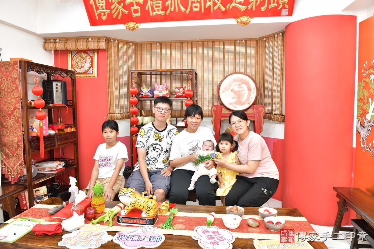 傳家手工印章高雄店、剃頭、滿月、剃胎毛、剃頭十禮、小義寶寶、高雄市、拍照、生日快樂 傳家手工印章高雄店、剃頭、滿月、剃胎毛、剃頭十禮、小義寶寶、高雄市、拍照、生日快樂