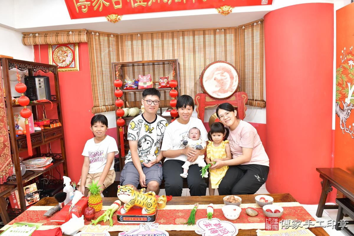 傳家手工印章高雄店、剃頭、滿月、剃胎毛、剃頭十禮、小義寶寶、高雄市、拍照、生日快樂 傳家手工印章高雄店、剃頭、滿月、剃胎毛、剃頭十禮、小義寶寶、高雄市、拍照、生日快樂