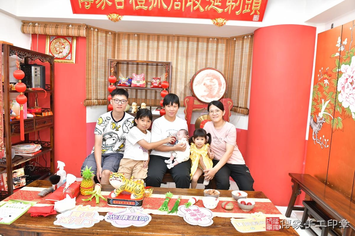 傳家手工印章高雄店、剃頭、滿月、剃胎毛、剃頭十禮、小義寶寶、高雄市、拍照、生日快樂 傳家手工印章高雄店、剃頭、滿月、剃胎毛、剃頭十禮、小義寶寶、高雄市、拍照、生日快樂