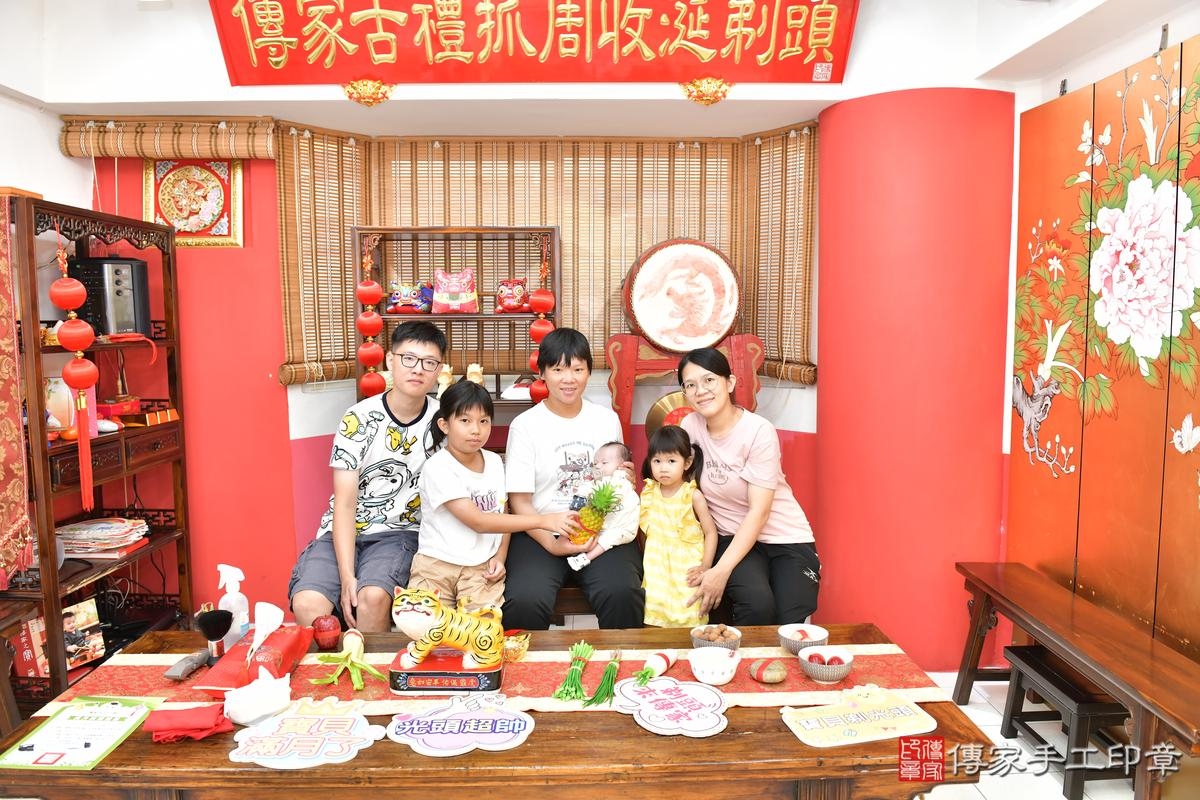 傳家手工印章高雄店、剃頭、滿月、剃胎毛、剃頭十禮、小義寶寶、高雄市、拍照、生日快樂 傳家手工印章高雄店、剃頭、滿月、剃胎毛、剃頭十禮、小義寶寶、高雄市、拍照、生日快樂