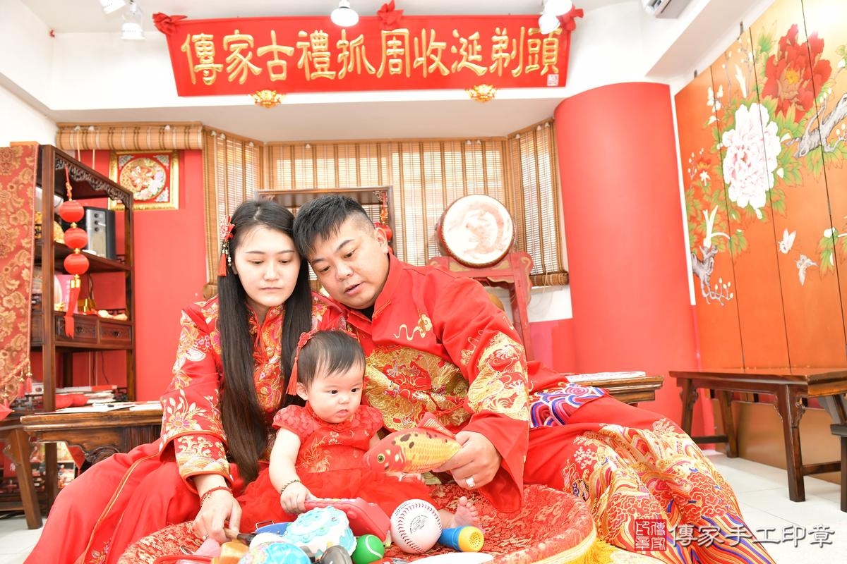 傳家手工印章高雄店、美式抓周、抓周道具、未來職業、滿周歲、姮姮寶寶、高雄市、拍照、生日快樂 傳家手工印章高雄店、美式抓周、抓周道具、未來職業、滿周歲、姮姮寶寶、高雄市、拍照、生日快樂