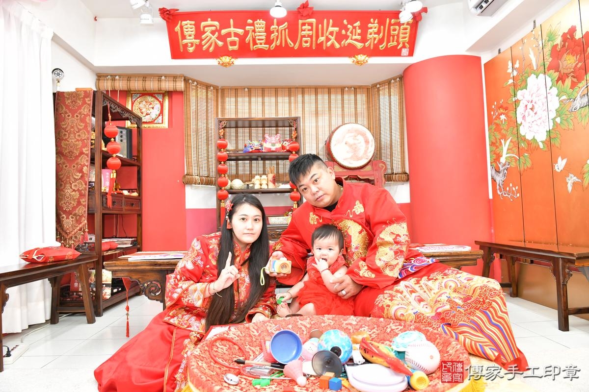 傳家手工印章高雄店、美式抓周、抓周道具、未來職業、滿周歲、姮姮寶寶、高雄市、拍照、生日快樂 傳家手工印章高雄店、美式抓周、抓周道具、未來職業、滿周歲、姮姮寶寶、高雄市、拍照、生日快樂