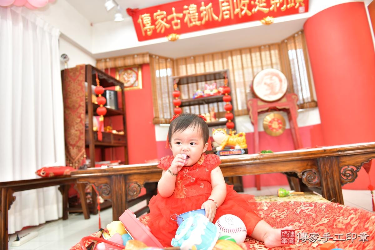 傳家手工印章高雄店、美式抓周、抓周道具、未來職業、滿周歲、姮姮寶寶、高雄市、拍照、生日快樂 傳家手工印章高雄店、美式抓周、抓周道具、未來職業、滿周歲、姮姮寶寶、高雄市、拍照、生日快樂