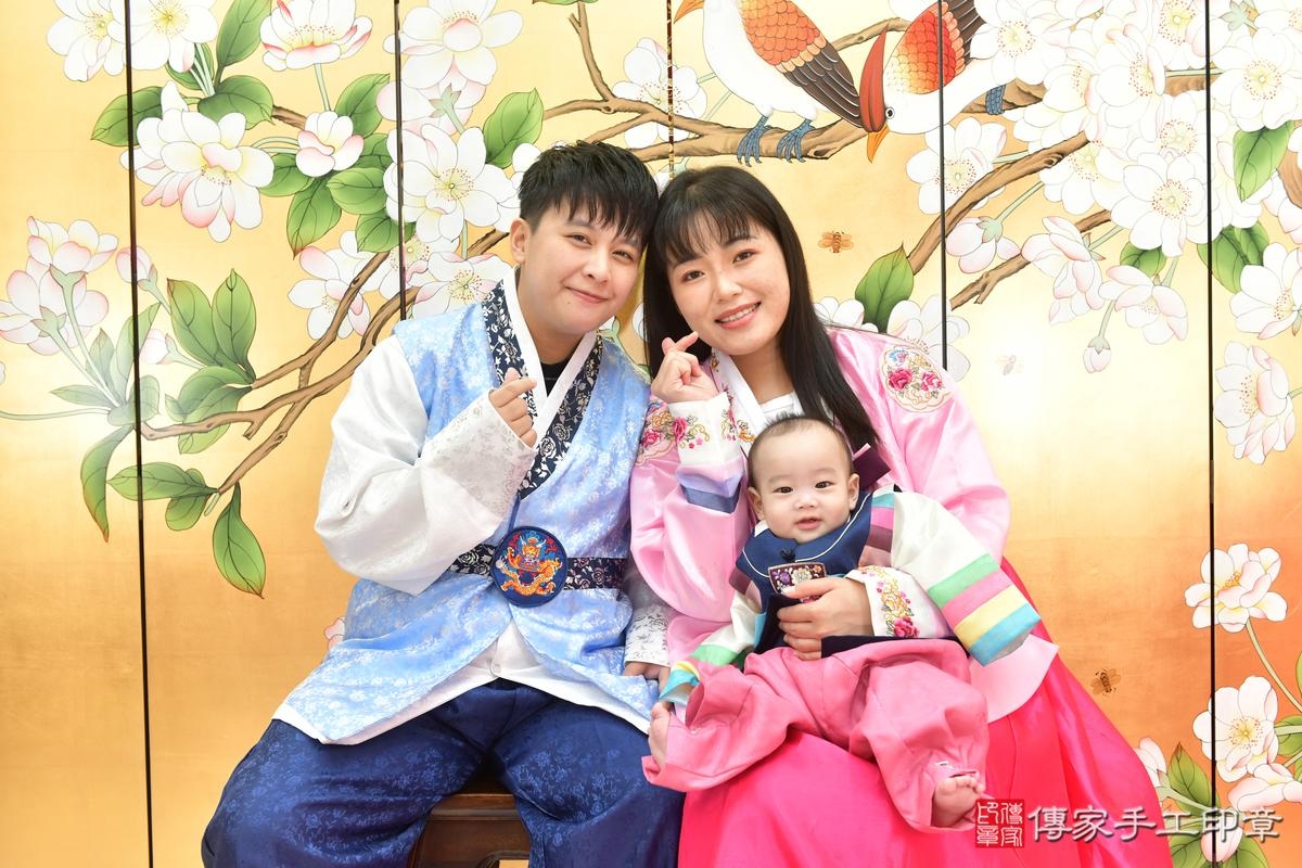 傳家手工印章台中店、收涎、四個月、收涎餅、吉祥話、旭旭寶寶、台中市、拍照、生日快樂 傳家手工印章台中店、收涎、四個月、收涎餅、吉祥話、旭旭寶寶、台中市、拍照、生日快樂