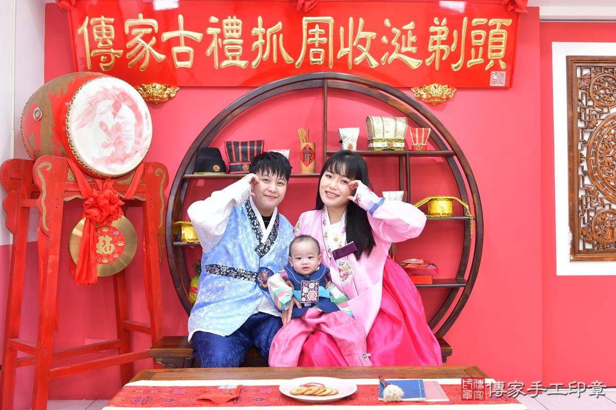傳家手工印章台中店、收涎、四個月、收涎餅、吉祥話、旭旭寶寶、台中市、拍照、生日快樂 傳家手工印章台中店、收涎、四個月、收涎餅、吉祥話、旭旭寶寶、台中市、拍照、生日快樂