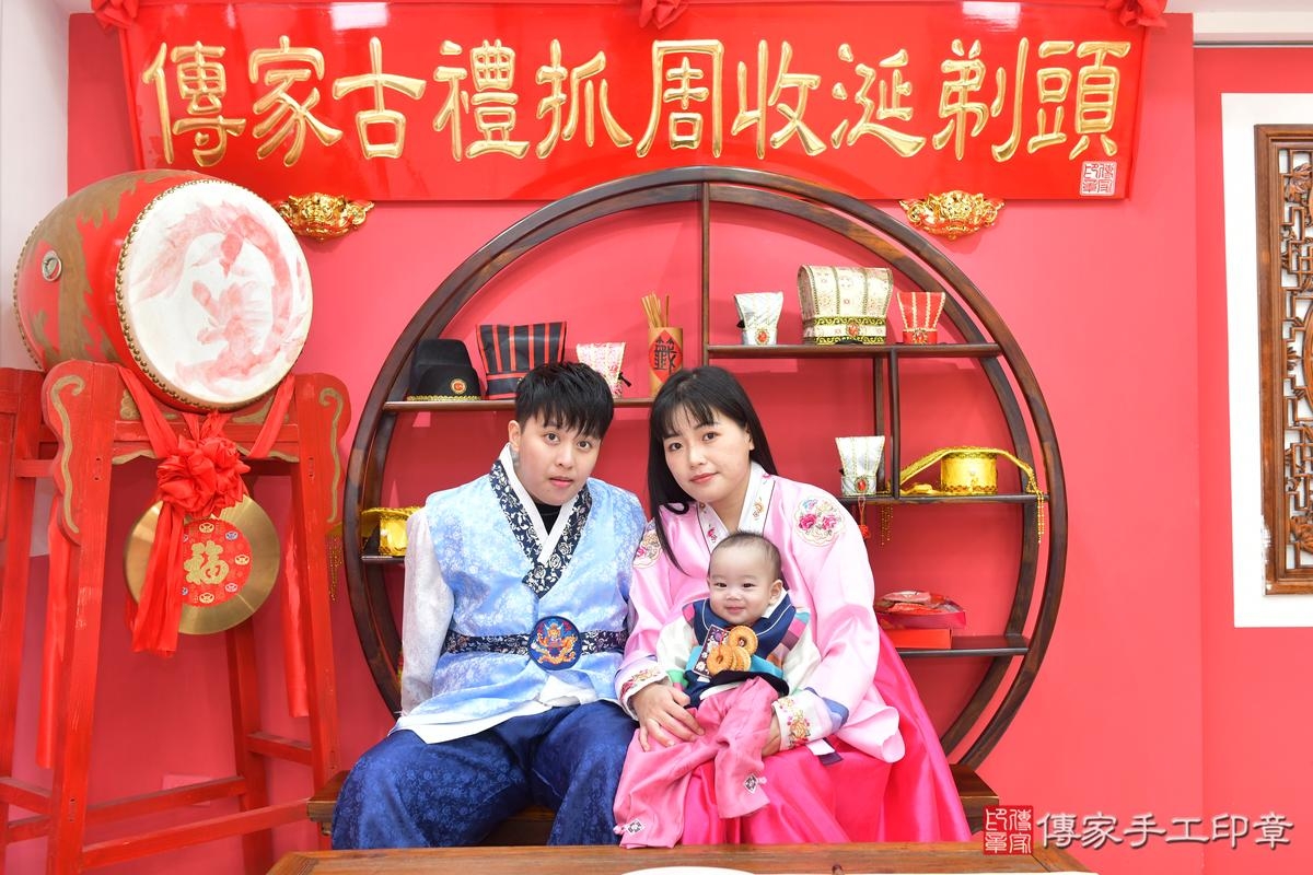 傳家手工印章台中店、收涎、四個月、收涎餅、吉祥話、旭旭寶寶、台中市、拍照、生日快樂 傳家手工印章台中店、收涎、四個月、收涎餅、吉祥話、旭旭寶寶、台中市、拍照、生日快樂