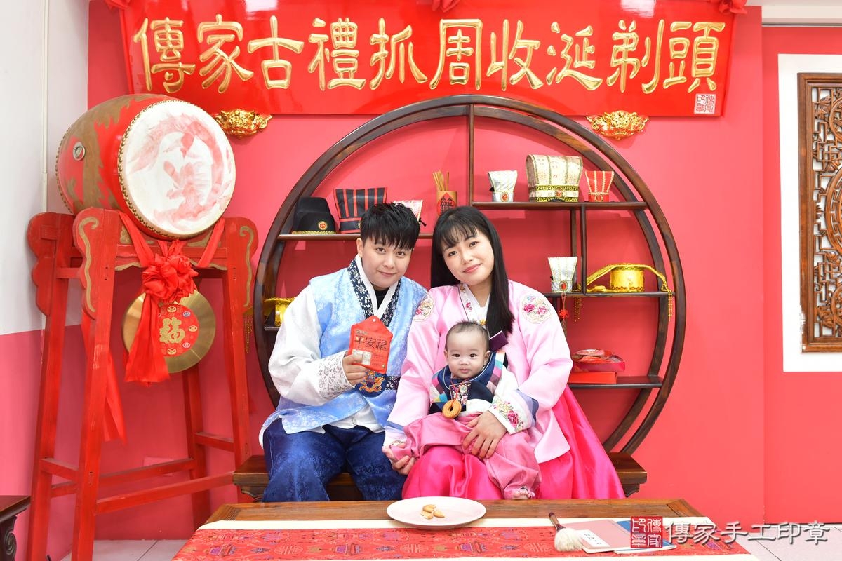傳家手工印章台中店、收涎、四個月、收涎餅、吉祥話、旭旭寶寶、台中市、拍照、生日快樂 傳家手工印章台中店、收涎、四個月、收涎餅、吉祥話、旭旭寶寶、台中市、拍照、生日快樂