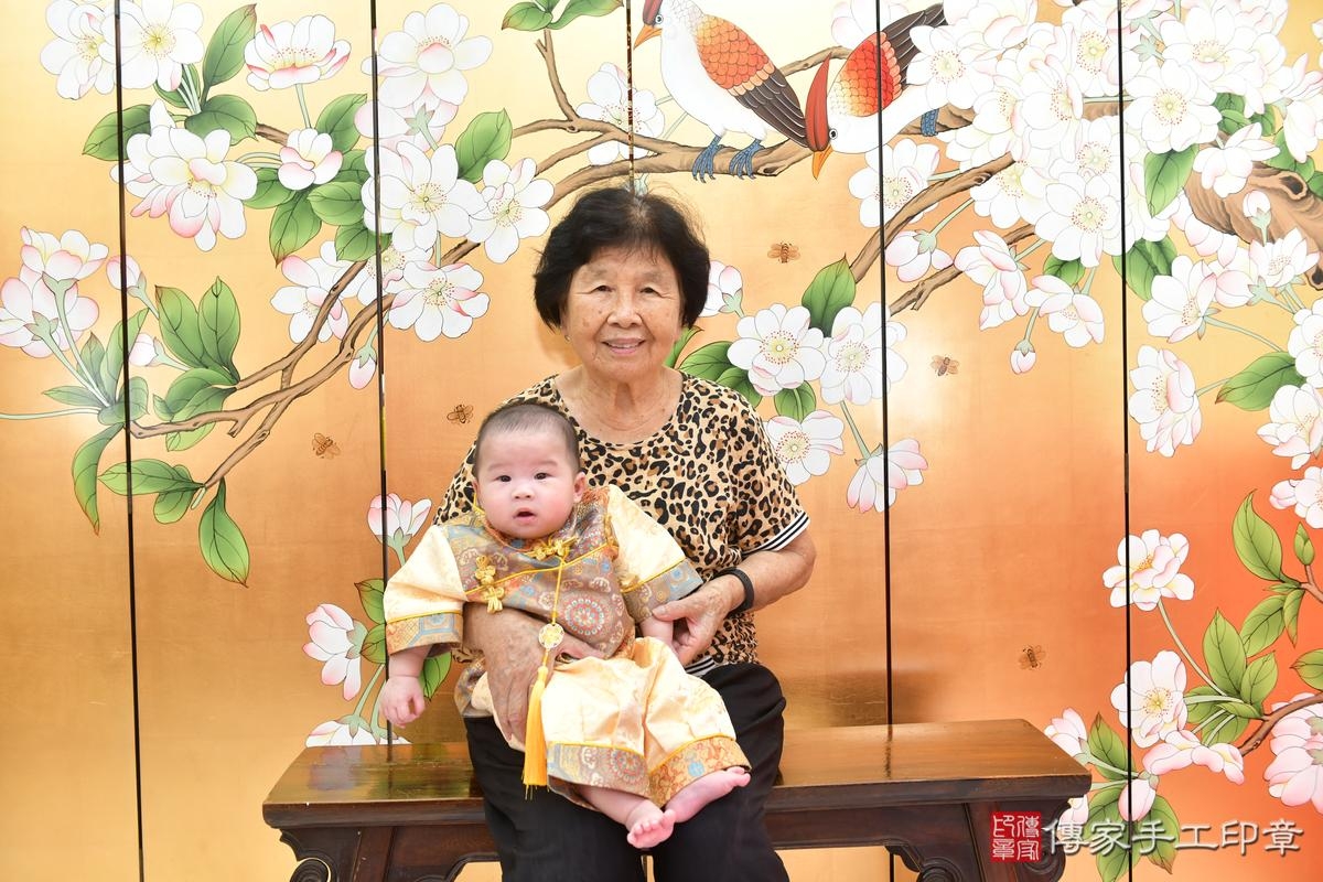 傳家手工印章台中店、收涎、四個月、收涎餅、吉祥話、承承寶寶、台中市、拍照、生日快樂 傳家手工印章台中店、收涎、四個月、收涎餅、吉祥話、承承寶寶、台中市、拍照、生日快樂