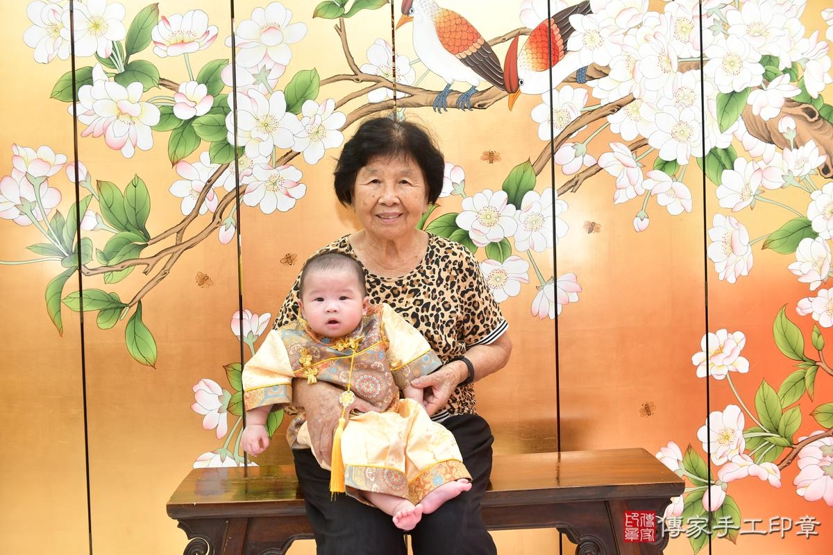 傳家手工印章台中店、收涎、四個月、收涎餅、吉祥話、承承寶寶、台中市、拍照、生日快樂 傳家手工印章台中店、收涎、四個月、收涎餅、吉祥話、承承寶寶、台中市、拍照、生日快樂