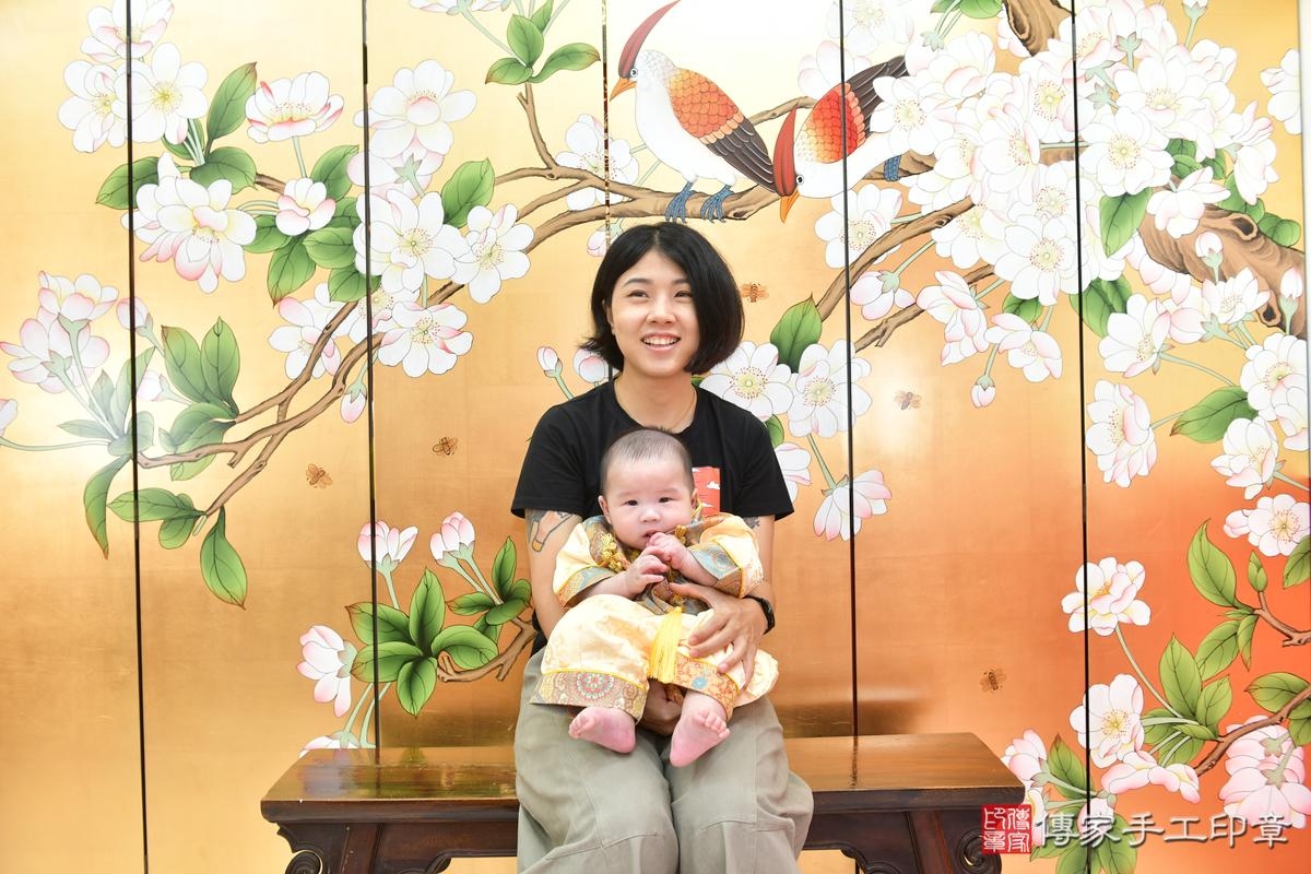 傳家手工印章台中店、收涎、四個月、收涎餅、吉祥話、承承寶寶、台中市、拍照、生日快樂 傳家手工印章台中店、收涎、四個月、收涎餅、吉祥話、承承寶寶、台中市、拍照、生日快樂
