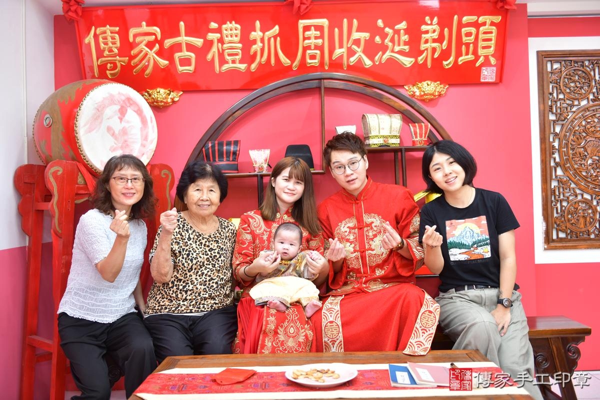 傳家手工印章台中店、收涎、四個月、收涎餅、吉祥話、承承寶寶、台中市、拍照、生日快樂 傳家手工印章台中店、收涎、四個月、收涎餅、吉祥話、承承寶寶、台中市、拍照、生日快樂