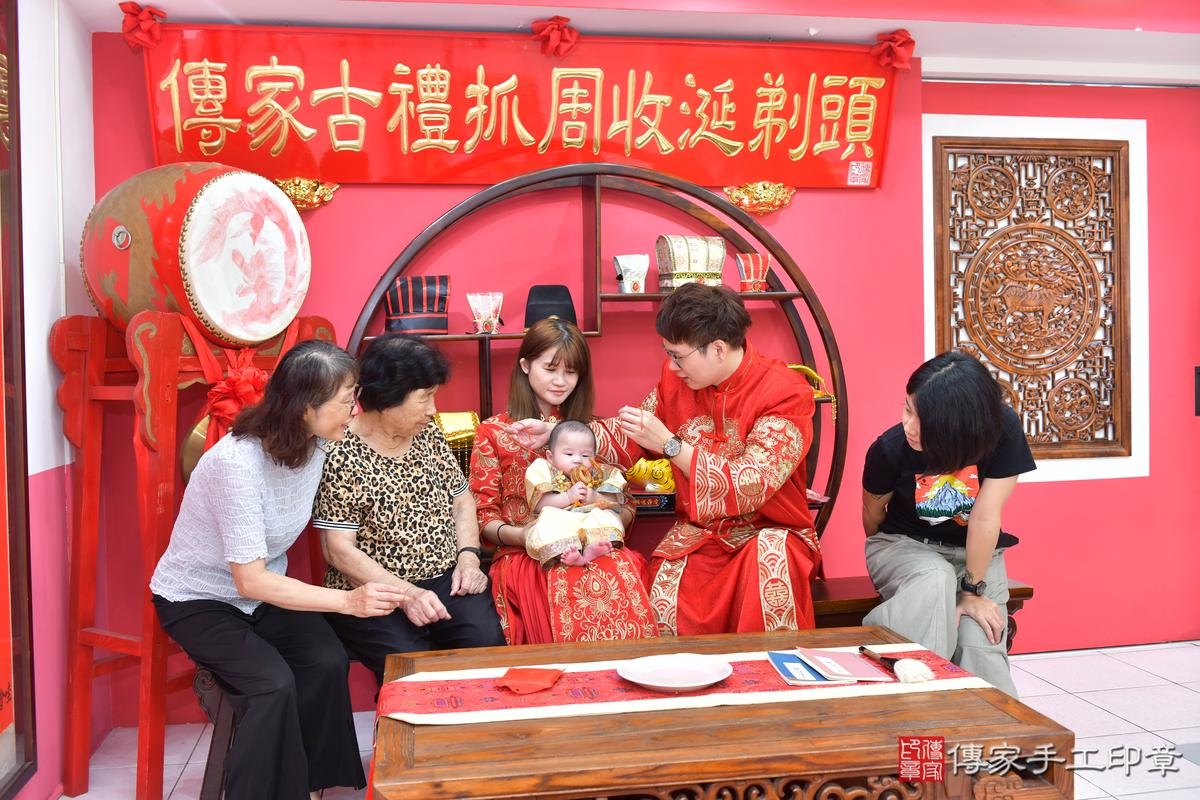 傳家手工印章台中店、收涎、四個月、收涎餅、吉祥話、承承寶寶、台中市、拍照、生日快樂 傳家手工印章台中店、收涎、四個月、收涎餅、吉祥話、承承寶寶、台中市、拍照、生日快樂