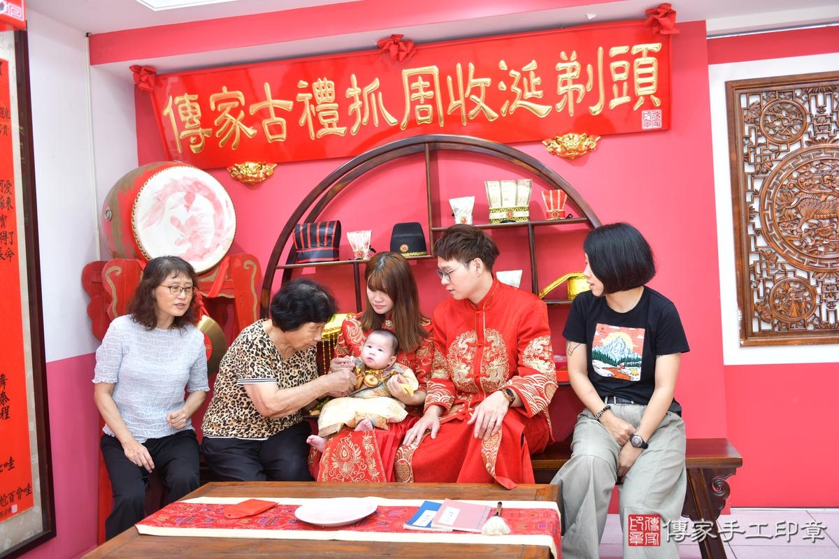 傳家手工印章台中店、收涎、四個月、收涎餅、吉祥話、承承寶寶、台中市、拍照、生日快樂 傳家手工印章台中店、收涎、四個月、收涎餅、吉祥話、承承寶寶、台中市、拍照、生日快樂