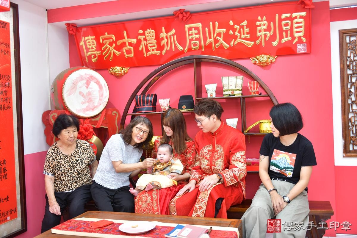 傳家手工印章台中店、收涎、四個月、收涎餅、吉祥話、承承寶寶、台中市、拍照、生日快樂 傳家手工印章台中店、收涎、四個月、收涎餅、吉祥話、承承寶寶、台中市、拍照、生日快樂