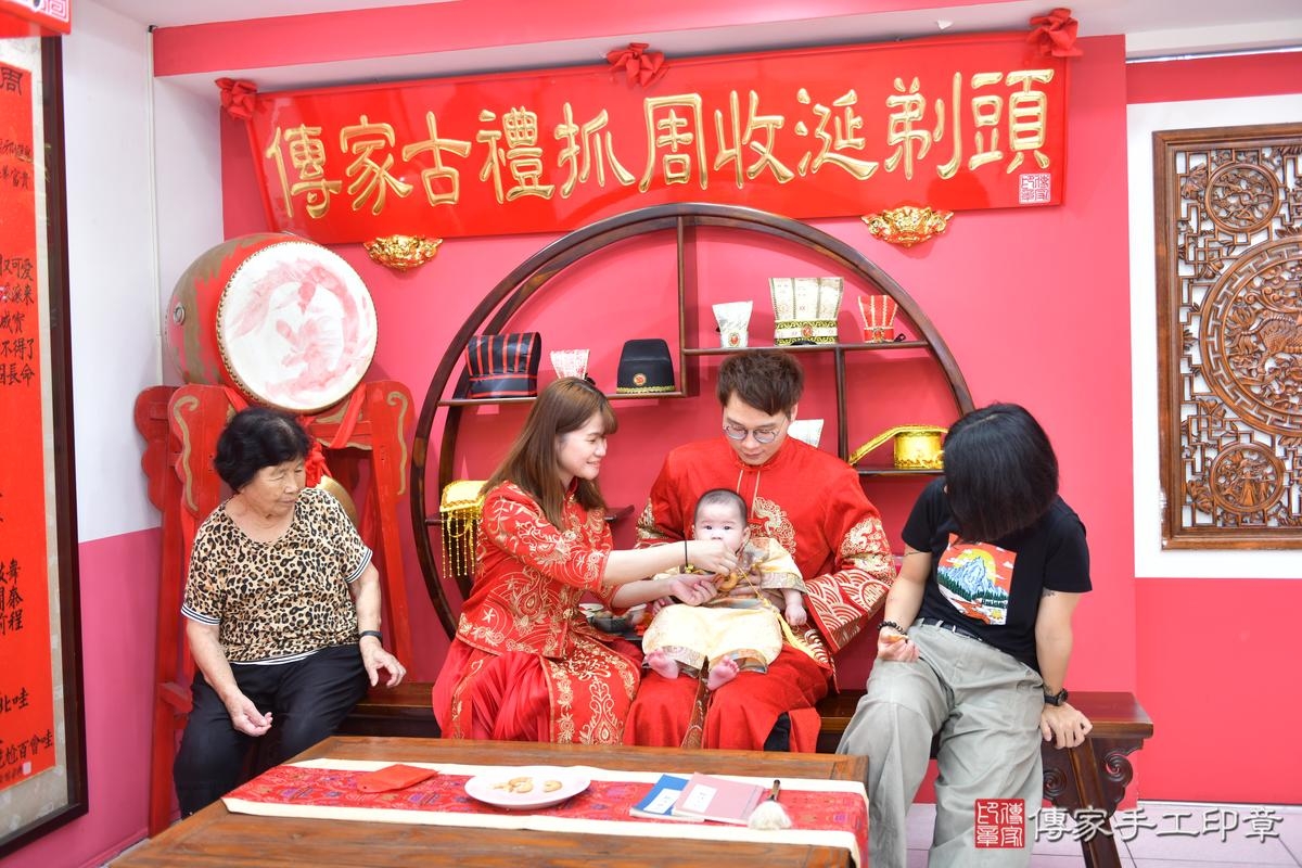 傳家手工印章台中店、收涎、四個月、收涎餅、吉祥話、承承寶寶、台中市、拍照、生日快樂 傳家手工印章台中店、收涎、四個月、收涎餅、吉祥話、承承寶寶、台中市、拍照、生日快樂