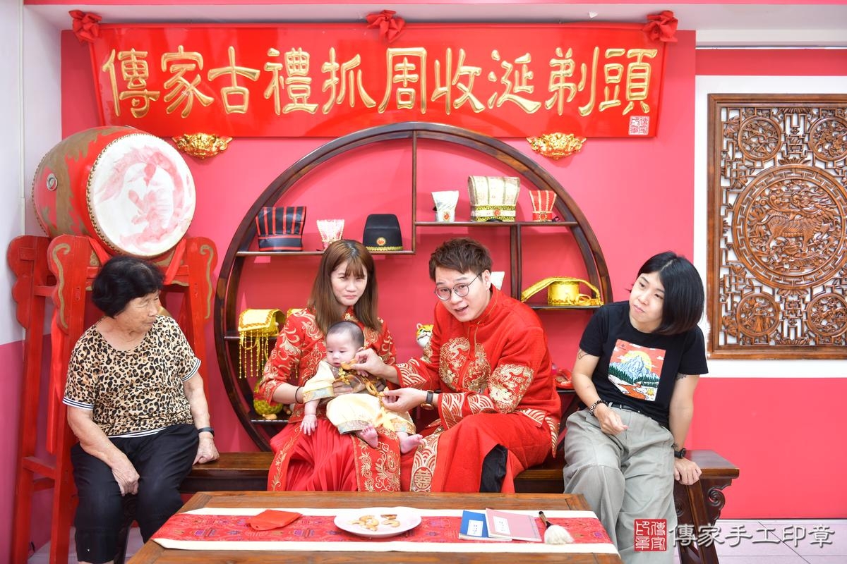 傳家手工印章台中店、收涎、四個月、收涎餅、吉祥話、承承寶寶、台中市、拍照、生日快樂 傳家手工印章台中店、收涎、四個月、收涎餅、吉祥話、承承寶寶、台中市、拍照、生日快樂