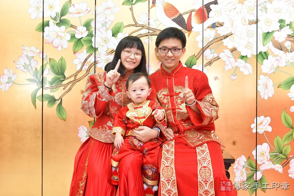 傳家手工印章台中店、抓周、度晬、中國風會場、抓周道具物品、抓周證書、滿周歲、農農寶寶、台中市、拍照、生日快樂 傳家手工印章台中店、抓周、度晬、中國風會場、抓周道具物品、抓周證書、滿周歲、農農寶寶、台中市、拍照、生日快樂