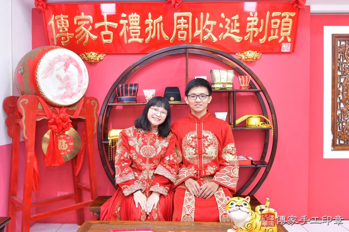 傳家手工印章台中店、抓周、度晬、中國風會場、抓周道具物品、抓周證書、滿周歲、農農寶寶、台中市、拍照、生日快樂 傳家手工印章台中店、抓周、度晬、中國風會場、抓周道具物品、抓周證書、滿周歲、農農寶寶、台中市、拍照、生日快樂