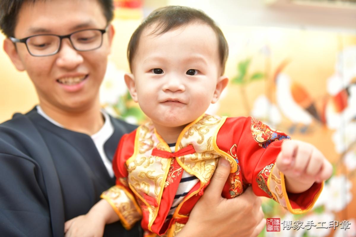 傳家手工印章台中店、抓周、度晬、中國風會場、抓周道具物品、抓周證書、滿周歲、農農寶寶、台中市、拍照、生日快樂 傳家手工印章台中店、抓周、度晬、中國風會場、抓周道具物品、抓周證書、滿周歲、農農寶寶、台中市、拍照、生日快樂