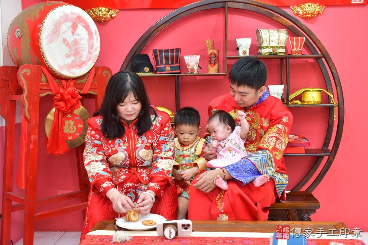 傳家手工印章台中店、收涎、四個月、收涎餅、吉祥話、璇璇寶寶、台中市、拍照、生日快樂 傳家手工印章台中店、收涎、四個月、收涎餅、吉祥話、璇璇寶寶、台中市、拍照、生日快樂