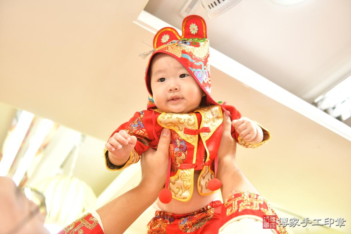 傳家手工印章台中店、抓周、度晬、中國風會場、抓周道具物品、抓周證書、滿周歲、小江寶寶、台中市、拍照、生日快樂 傳家手工印章台中店、抓周、度晬、中國風會場、抓周道具物品、抓周證書、滿周歲、小江寶寶、台中市、拍照、生日快樂