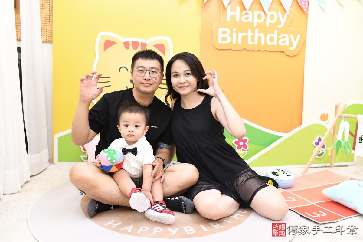 傳家手工印章台南店、抓周、度晬、中國風會場、抓周道具物品、抓周證書、滿周歲、翔翔寶寶、台南市、拍照、生日快樂 傳家手工印章台南店、抓周、度晬、中國風會場、抓周道具物品、抓周證書、滿周歲、翔翔寶寶、台南市、拍照、生日快樂
