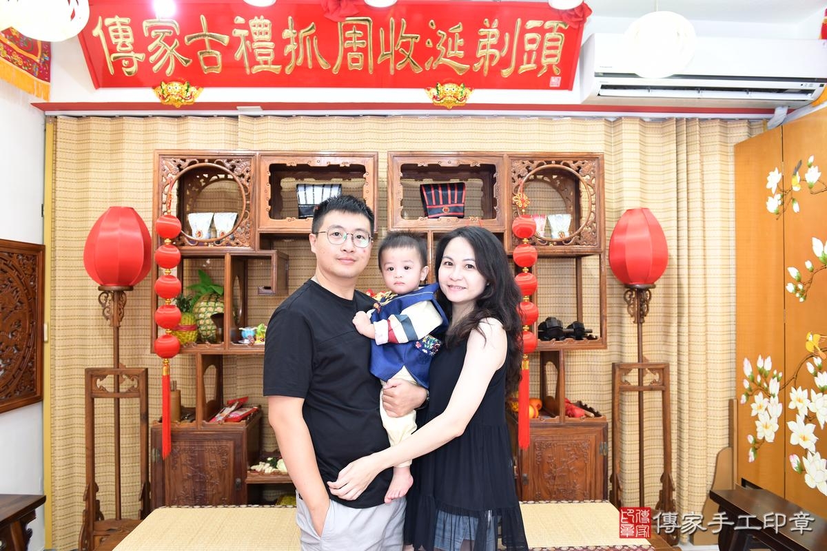 傳家手工印章台南店、抓周、度晬、中國風會場、抓周道具物品、抓周證書、滿周歲、翔翔寶寶、台南市、拍照、生日快樂 傳家手工印章台南店、抓周、度晬、中國風會場、抓周道具物品、抓周證書、滿周歲、翔翔寶寶、台南市、拍照、生日快樂