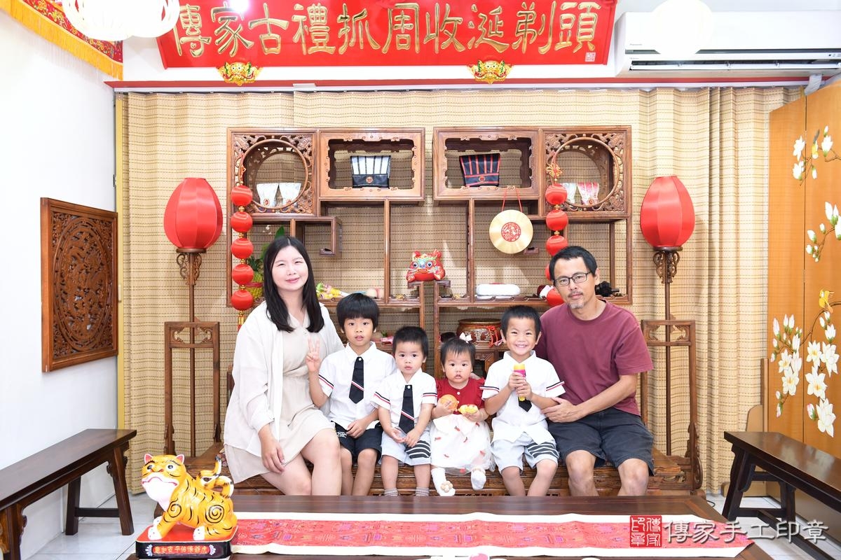 傳家手工印章台南店、抓周、度晬、中國風會場、抓周道具物品、抓周證書、滿周歲、小瑜寶寶、台南市、拍照、生日快樂 傳家手工印章台南店、抓周、度晬、中國風會場、抓周道具物品、抓周證書、滿周歲、小瑜寶寶、台南市、拍照、生日快樂
