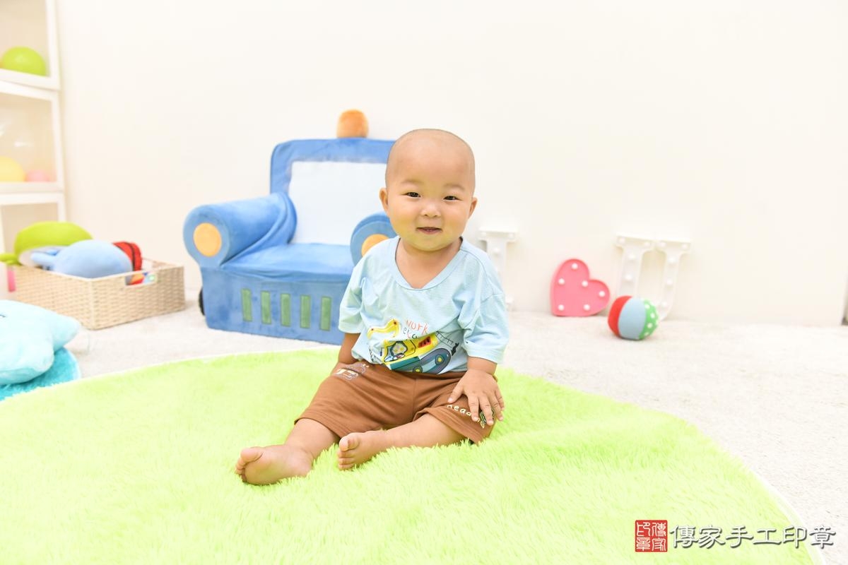 傳家手工印章台南店、抓周、度晬、中國風會場、抓周道具物品、抓周證書、滿周歲、小彥寶寶、台南市、拍照、生日快樂 傳家手工印章台南店、抓周、度晬、中國風會場、抓周道具物品、抓周證書、滿周歲、小彥寶寶、台南市、拍照、生日快樂
