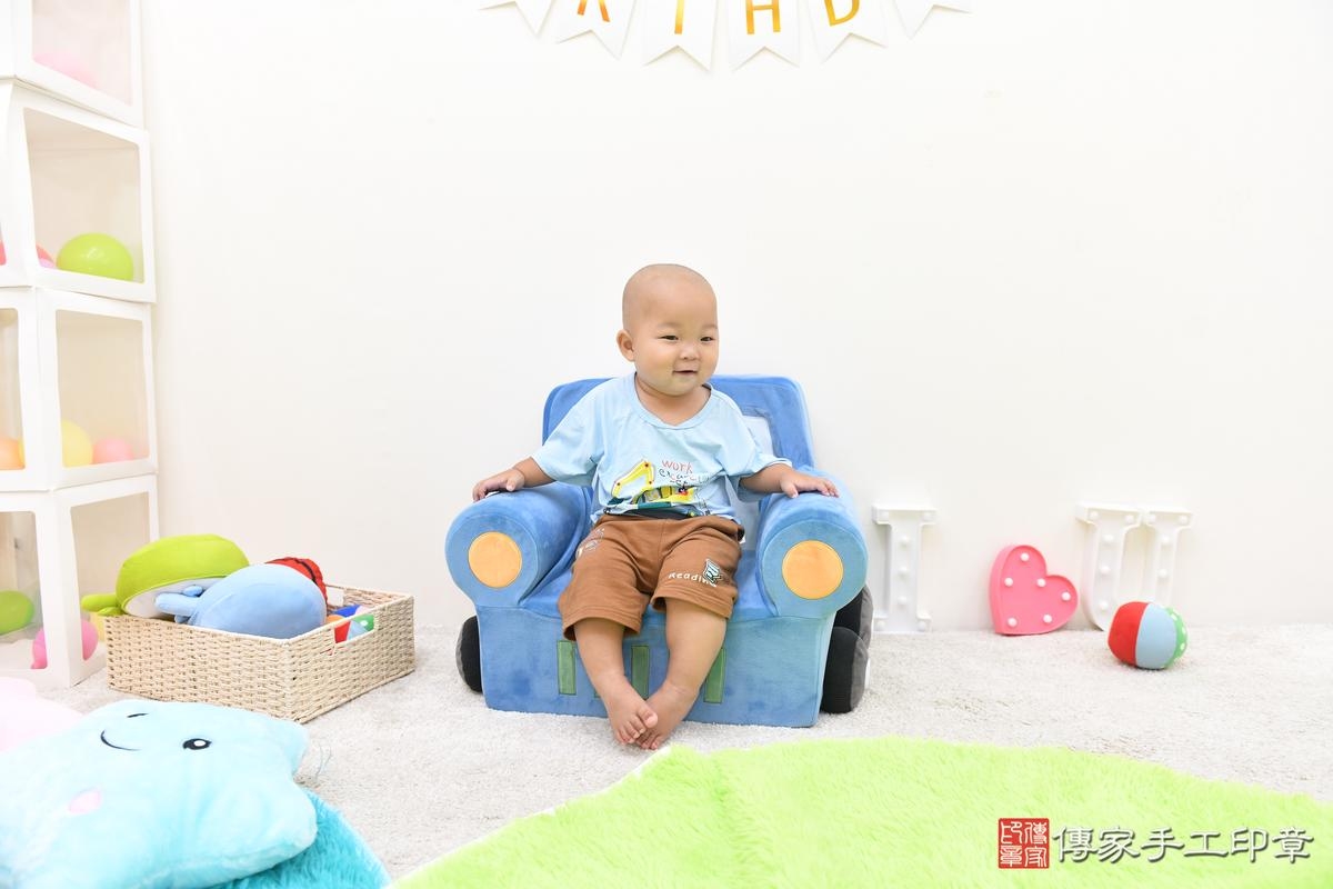 傳家手工印章台南店、抓周、度晬、中國風會場、抓周道具物品、抓周證書、滿周歲、小彥寶寶、台南市、拍照、生日快樂 傳家手工印章台南店、抓周、度晬、中國風會場、抓周道具物品、抓周證書、滿周歲、小彥寶寶、台南市、拍照、生日快樂