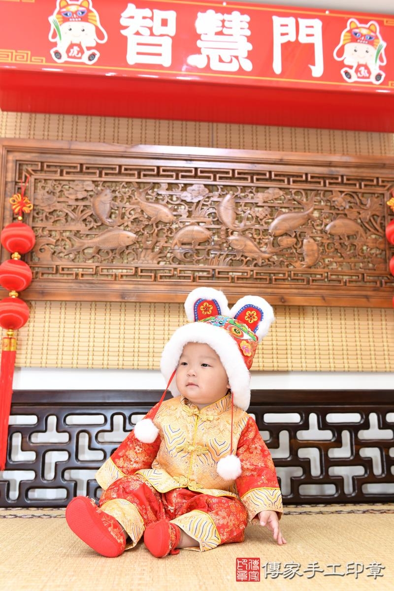 傳家手工印章台南店、抓周、度晬、中國風會場、抓周道具物品、抓周證書、滿周歲、小彥寶寶、台南市、拍照、生日快樂 傳家手工印章台南店、抓周、度晬、中國風會場、抓周道具物品、抓周證書、滿周歲、小彥寶寶、台南市、拍照、生日快樂