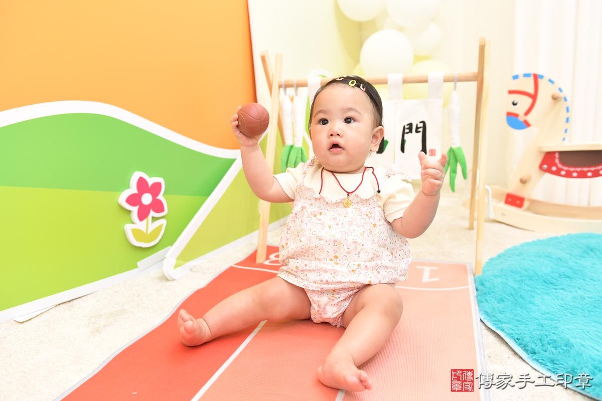 傳家手工印章台南店、抓周、度晬、中國風會場、抓周道具物品、抓周證書、滿周歲、怡怡寶寶、台南市、拍照、生日快樂 傳家手工印章台南店、抓周、度晬、中國風會場、抓周道具物品、抓周證書、滿周歲、怡怡寶寶、台南市、拍照、生日快樂