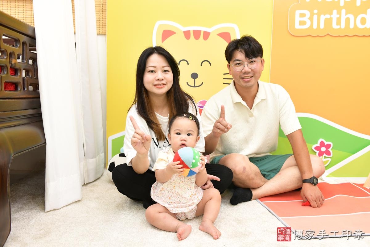 傳家手工印章台南店、抓周、度晬、中國風會場、抓周道具物品、抓周證書、滿周歲、怡怡寶寶、台南市、拍照、生日快樂 傳家手工印章台南店、抓周、度晬、中國風會場、抓周道具物品、抓周證書、滿周歲、怡怡寶寶、台南市、拍照、生日快樂