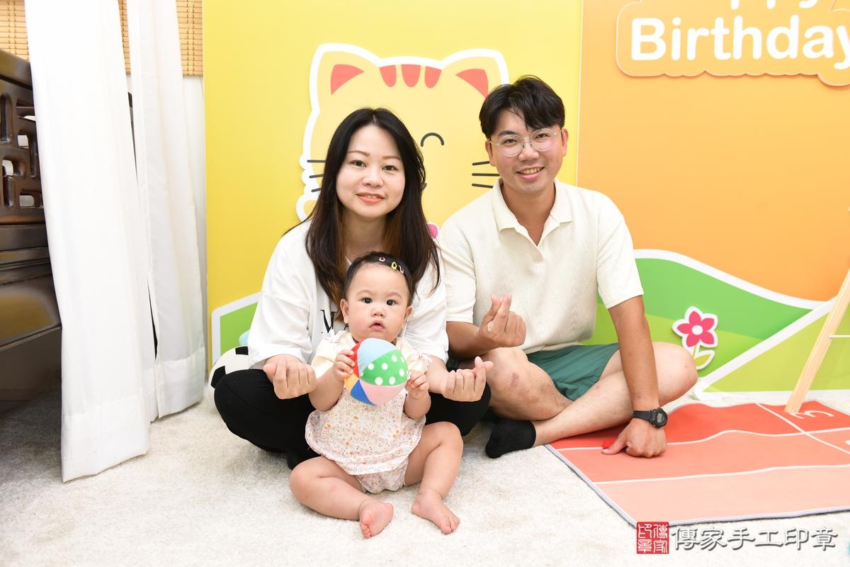 傳家手工印章台南店、抓周、度晬、中國風會場、抓周道具物品、抓周證書、滿周歲、怡怡寶寶、台南市、拍照、生日快樂 傳家手工印章台南店、抓周、度晬、中國風會場、抓周道具物品、抓周證書、滿周歲、怡怡寶寶、台南市、拍照、生日快樂