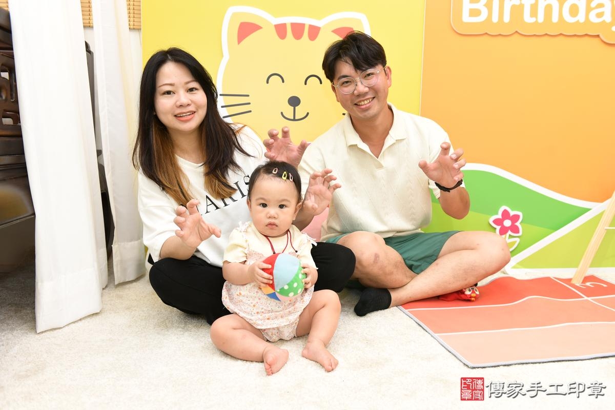 傳家手工印章台南店、抓周、度晬、中國風會場、抓周道具物品、抓周證書、滿周歲、怡怡寶寶、台南市、拍照、生日快樂 傳家手工印章台南店、抓周、度晬、中國風會場、抓周道具物品、抓周證書、滿周歲、怡怡寶寶、台南市、拍照、生日快樂