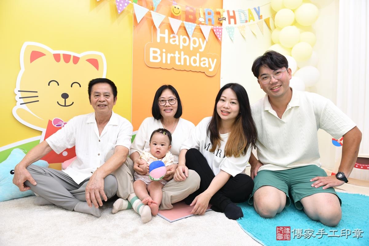 傳家手工印章台南店、抓周、度晬、中國風會場、抓周道具物品、抓周證書、滿周歲、怡怡寶寶、台南市、拍照、生日快樂 傳家手工印章台南店、抓周、度晬、中國風會場、抓周道具物品、抓周證書、滿周歲、怡怡寶寶、台南市、拍照、生日快樂