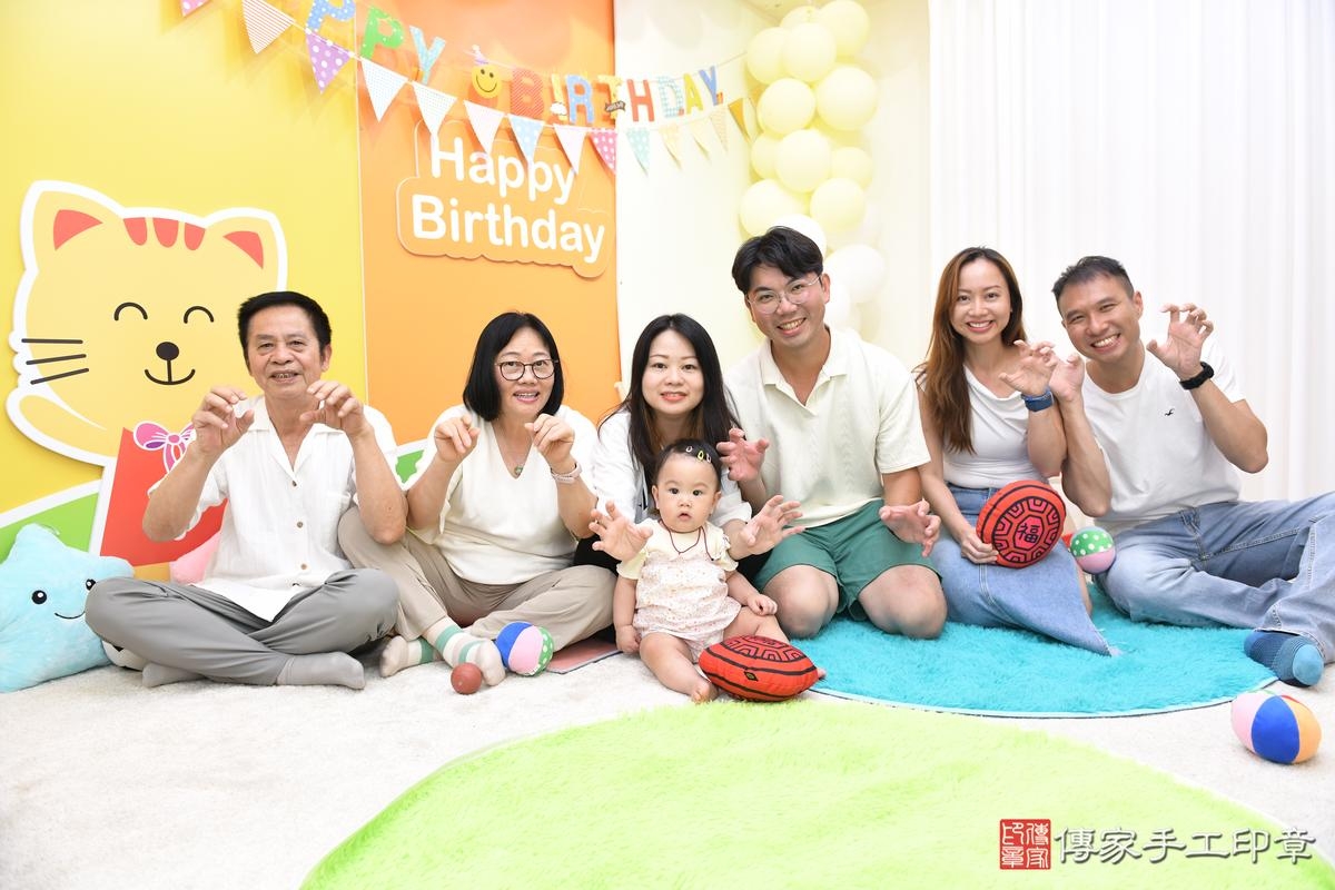 傳家手工印章台南店、抓周、度晬、中國風會場、抓周道具物品、抓周證書、滿周歲、怡怡寶寶、台南市、拍照、生日快樂 傳家手工印章台南店、抓周、度晬、中國風會場、抓周道具物品、抓周證書、滿周歲、怡怡寶寶、台南市、拍照、生日快樂