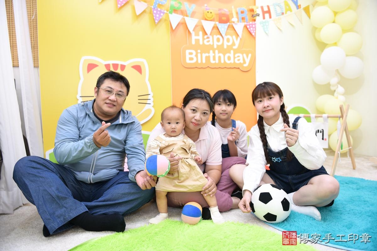 傳家手工印章台南店、抓周、度晬、中國風會場、抓周道具物品、抓周證書、滿周歲、萱萱寶寶、台南市、拍照、生日快樂 傳家手工印章台南店、抓周、度晬、中國風會場、抓周道具物品、抓周證書、滿周歲、萱萱寶寶、台南市、拍照、生日快樂