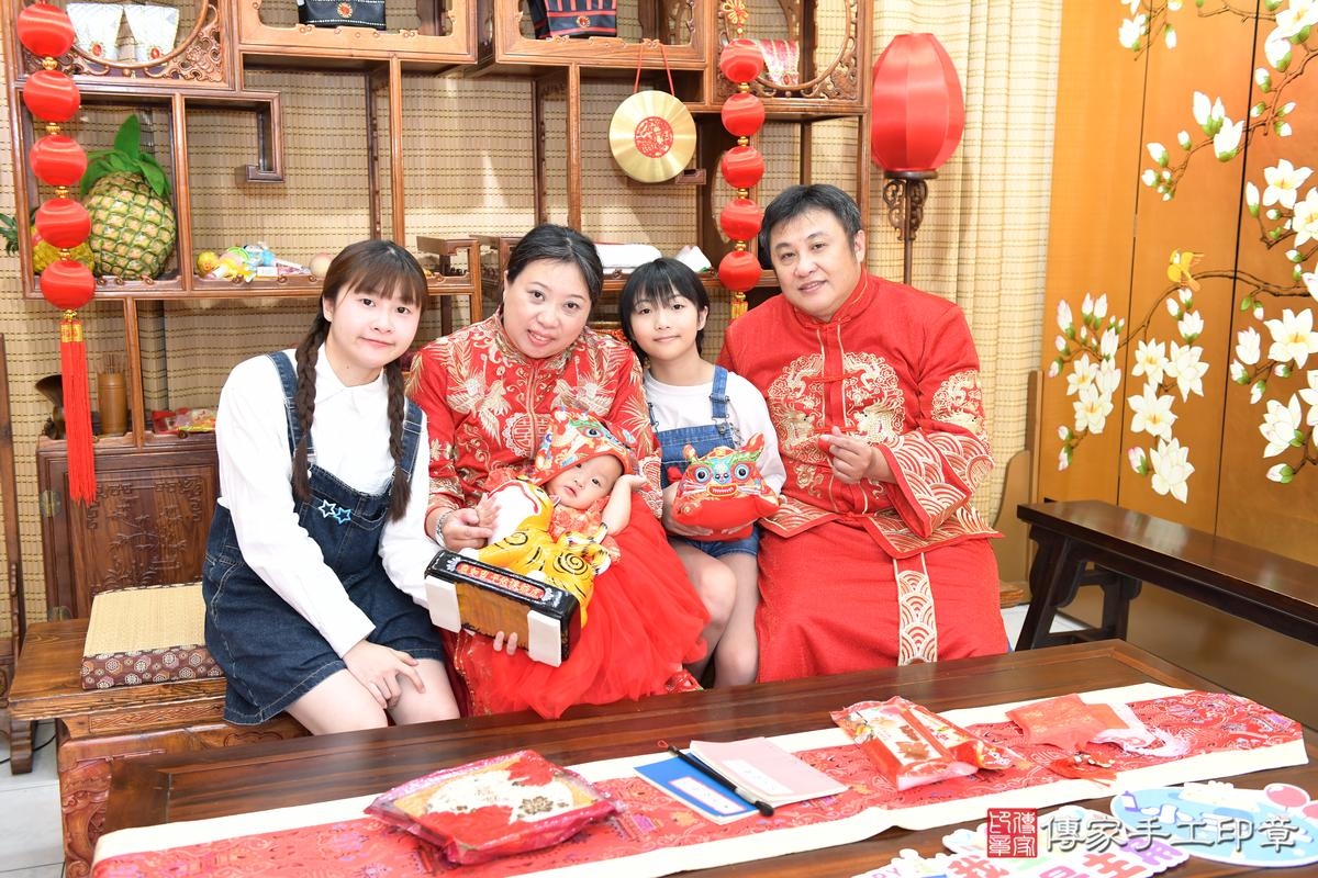 傳家手工印章台南店、抓周、度晬、中國風會場、抓周道具物品、抓周證書、滿周歲、萱萱寶寶、台南市、拍照、生日快樂 傳家手工印章台南店、抓周、度晬、中國風會場、抓周道具物品、抓周證書、滿周歲、萱萱寶寶、台南市、拍照、生日快樂