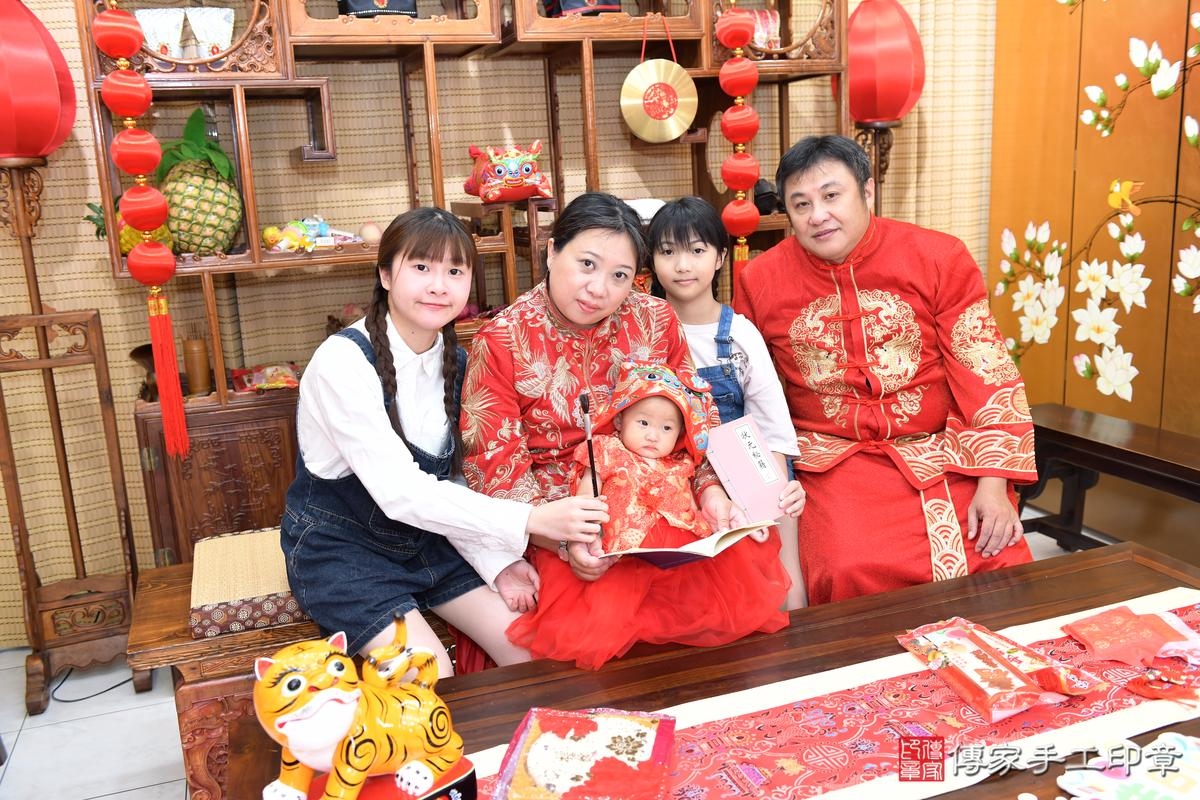 傳家手工印章台南店、抓周、度晬、中國風會場、抓周道具物品、抓周證書、滿周歲、萱萱寶寶、台南市、拍照、生日快樂 傳家手工印章台南店、抓周、度晬、中國風會場、抓周道具物品、抓周證書、滿周歲、萱萱寶寶、台南市、拍照、生日快樂